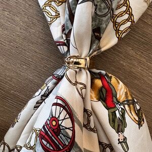 Classic Hermes scarf ring in gold plated brass